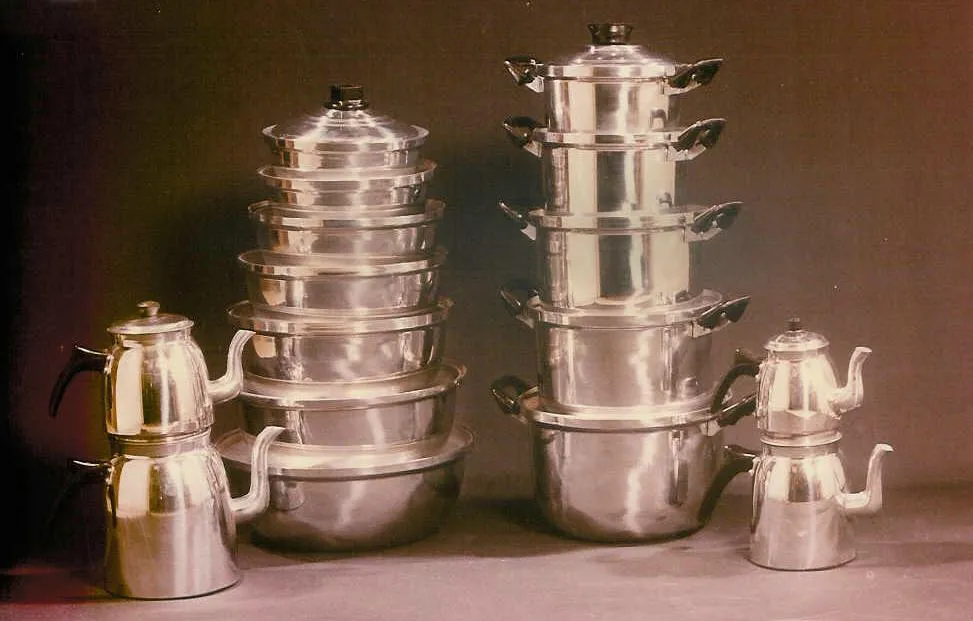 Enamel & Aluminum Cookware Group / Pots & Teapot Set Model 39 — Kitchenware, Glassware & Household Plastics | COIDET & ATC