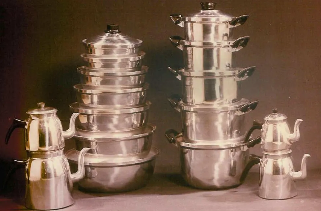 Enamel & Aluminum Cookware Group / Pots & Teapot Set Model 33 — Kitchenware, Glassware & Household Plastics | COIDET & ATC